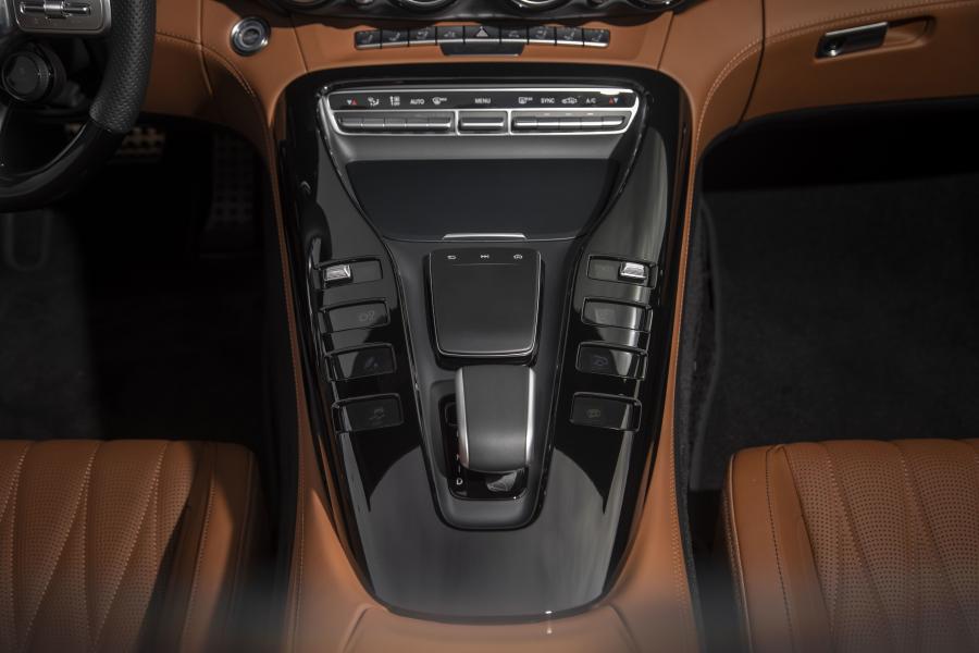 Детали интерьера Mercedes-AMG GT C Roadster (R190) 2019 года  (NA) (фото 18 из 42)